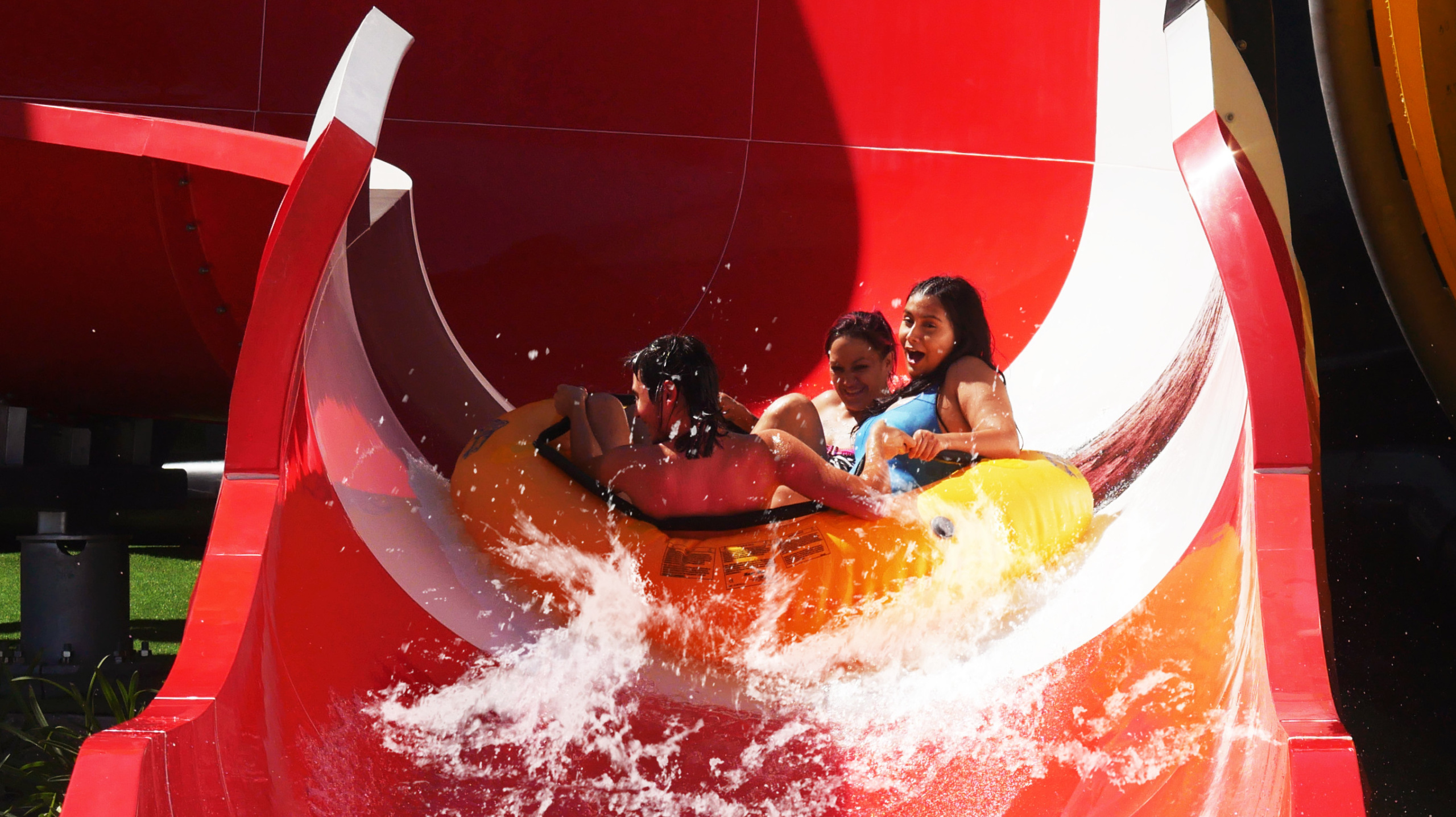 Image Open & Enclosed, Parque Warner Beach, Madrid, Spain